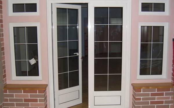 Фото алюминиевых дверей, и их разновидности с фото