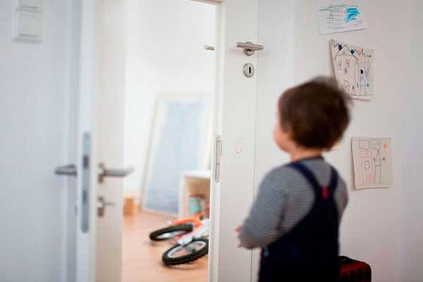 Дверь для детской комнаты: как выбрать правильную с фото
