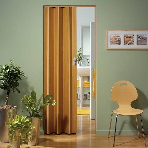 Двери-гармошки и их особенности, выбор в «Леруа Мерлен» - фото