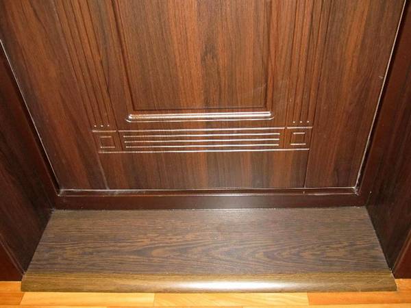 Дверной откос из МДФ  надёжный и недорогой вариант отделки - фото