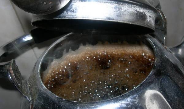 Как можно очистить чайник от накипи уксусом - фото