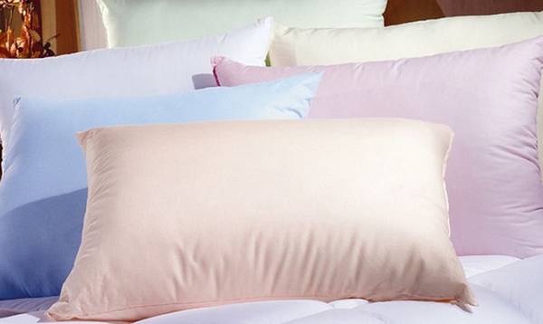 Как лучше почистить перьевую подушку в домашних условиях? - фото