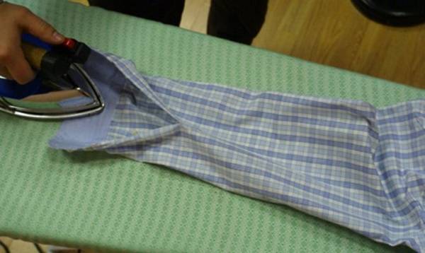 Как правильно погладить рубашку с длинным рукавом? - фото