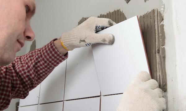 Секреты ремонта: какой клей для плитки в ванной лучше? - фото
