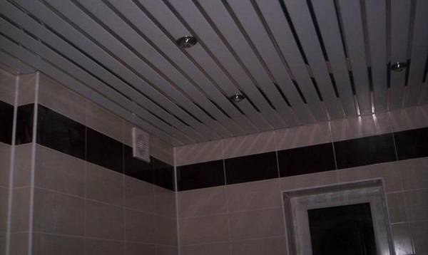 Установка потолка в ванной комнате из алюминиевых панелей своими руками - фото