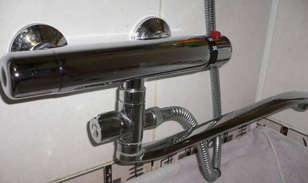 Чем хорош смеситель с термостатом для ванной с душем? с фото