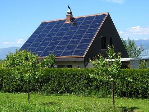 Отопление загородного дома солнечными батареями - фото