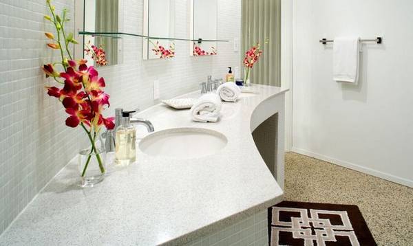 Современный дизайн небольшой ванной комнаты - фото