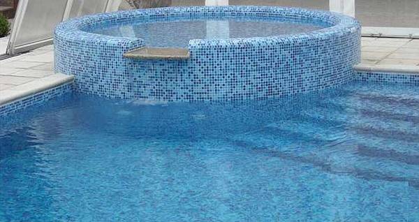 Облицовка бассейна плиткой и мозаикой с фото