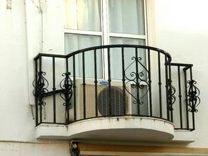 Возможна ли установка кондиционера на балконе - варианты и советы - фото
